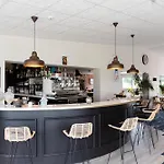 Artemis & Bistro Coquet