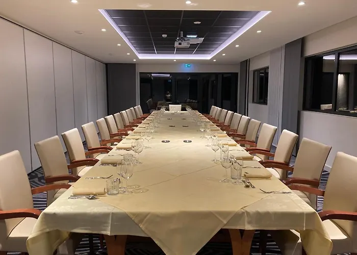 Отель Artemis & Bistro Coquet