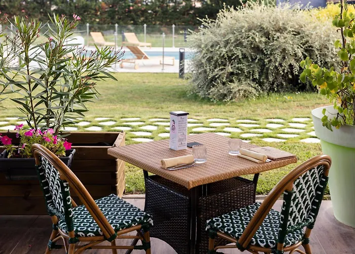 Отель Artemis & Bistro Coquet