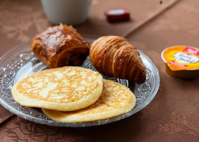 Artemis & Bistro Coquet Отель Бриуд