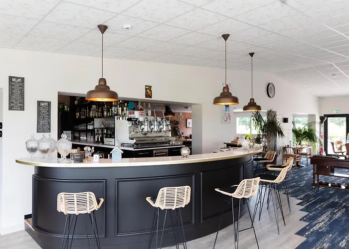 Artemis & Bistro Coquet