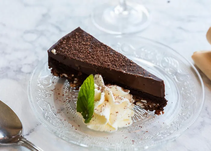 Отель Artemis & Bistro Coquet