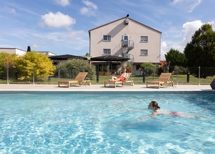 Artemis & Bistro Coquet Отель Бриуд